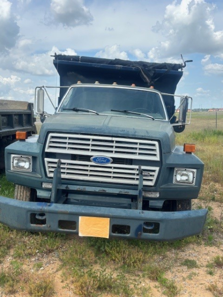 1992 FORD F700 DUMP TRUCK