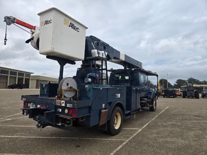 2009 INTERNATIONAL BUCKET TRUCK