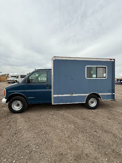2000 CHEVROLET EXPRESS BOX VAN
