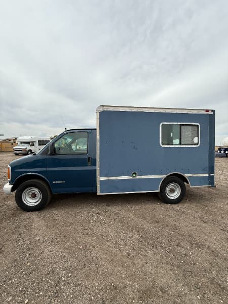2000 CHEVROLET EXPRESS BOX VAN