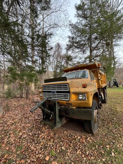 1992 FORD F-800 DUMP TRUCK