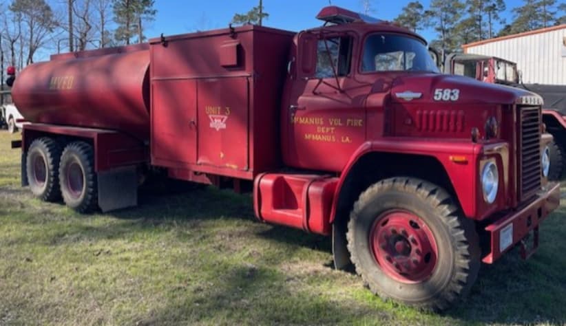 1974 DODGE T800 5-TON 2600-GALLON