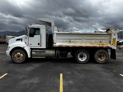 2011 KENWORTH T370