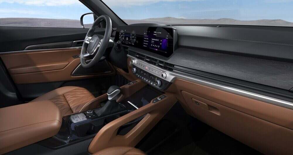The KIA Telluride Heads Up Display is a Beautiful Safety Feature