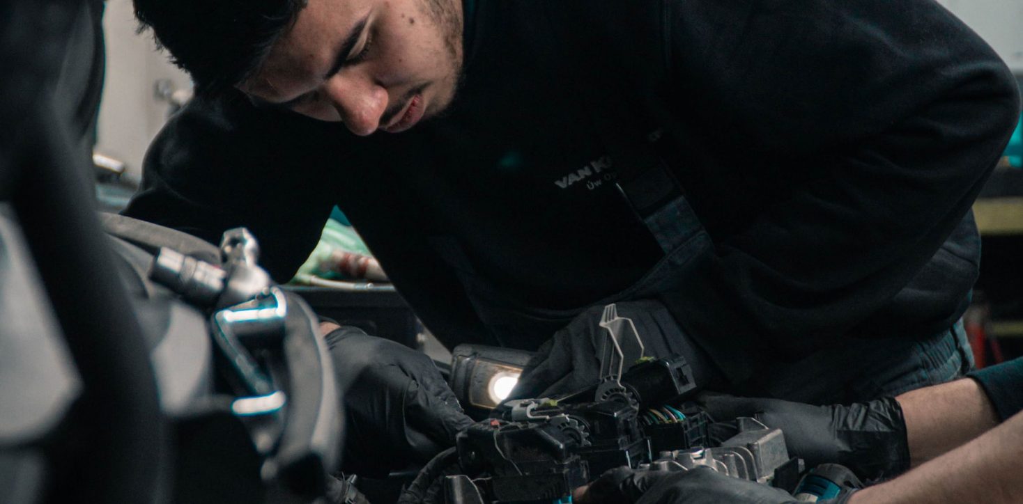 mechanic Engine bay