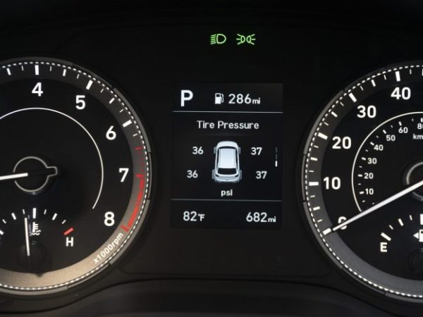 Venue's dash board with tire pressure monitoring | Hyundai