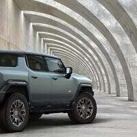 https://suv.me/wp-content/uploads/2022/12/2024-gmc-hummer-ev-suv-4.jpg