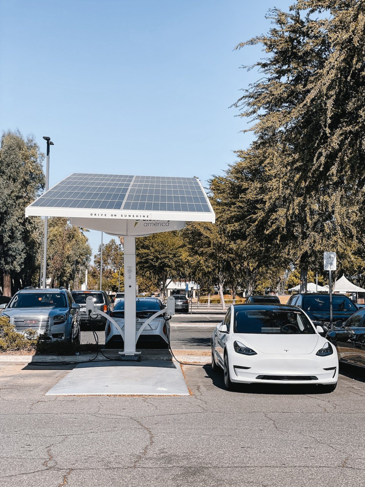 Electric Charging and Alternate Fuels Stations Across North America