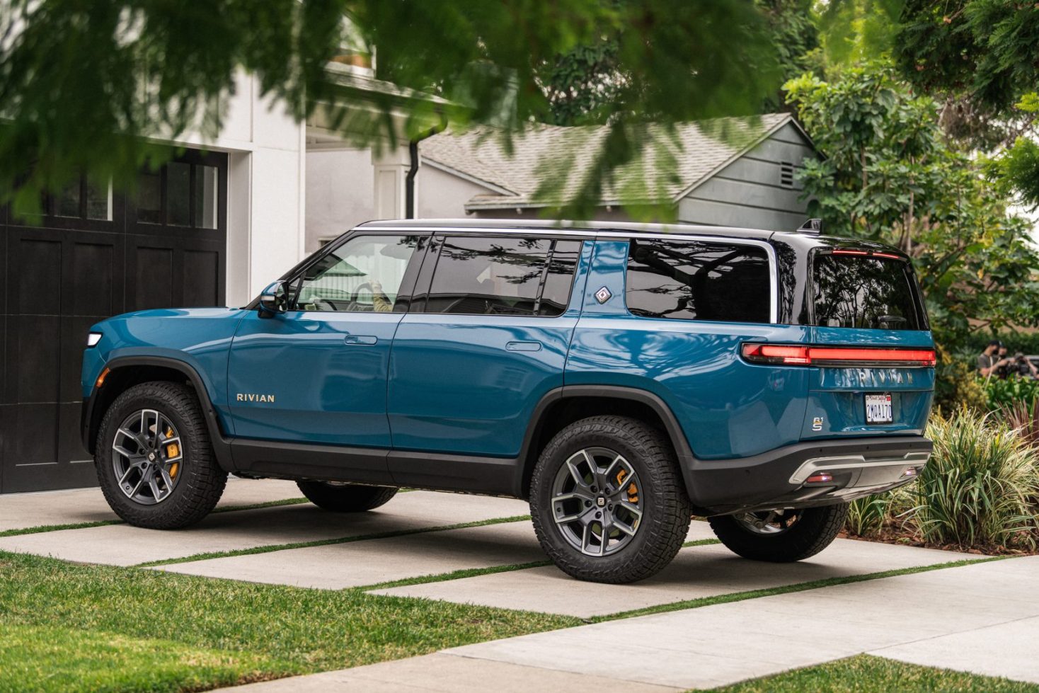 Rivian Leads the US Luxury EV Market with Its R1S SUV in 2023