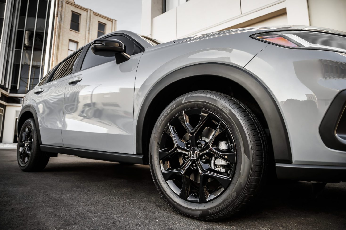 Large Car Tires Versus Small Car Tires: The Pros and Cons of Each Size