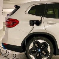 Should I Let My EV's Battery Fully Drain Before Charging