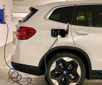 Should I Let My EV's Battery Fully Drain Before Charging