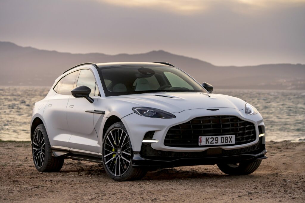 Aston Martin DBX Blanc neutron satiné