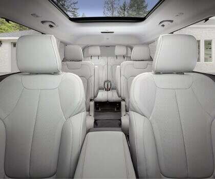 Jeep Grand Cherokee L Overland interior