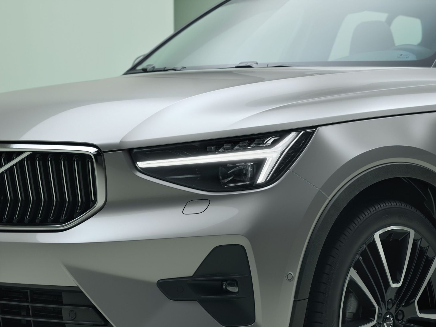 Volvo XC40 B4 headlights