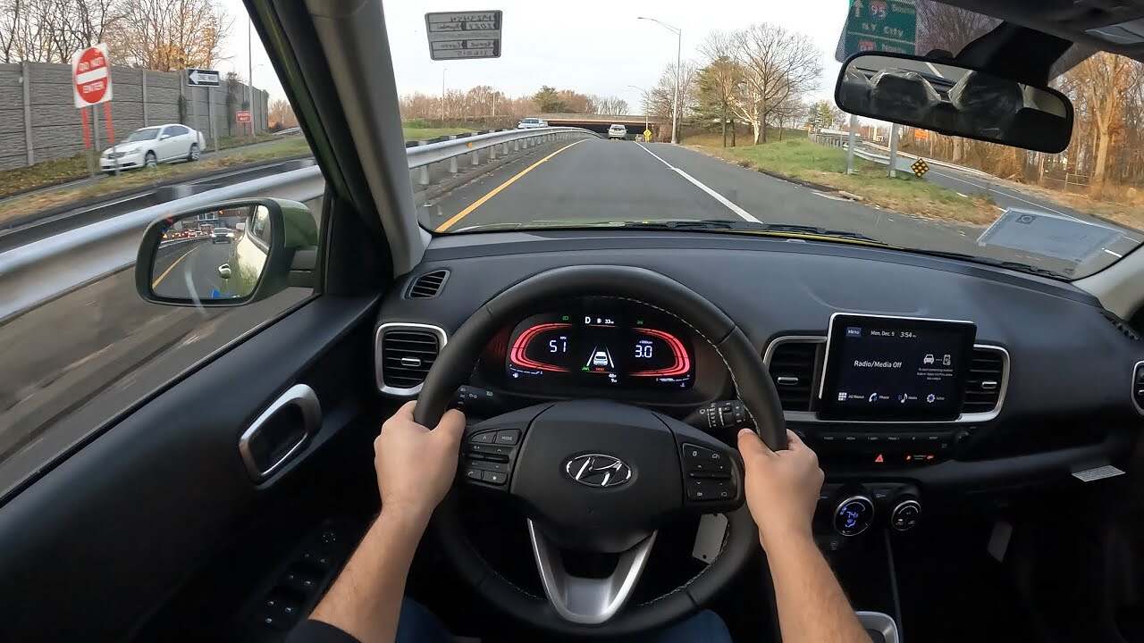 Obtenez une visite virtuelle en POV de Hyundai Venue 2023