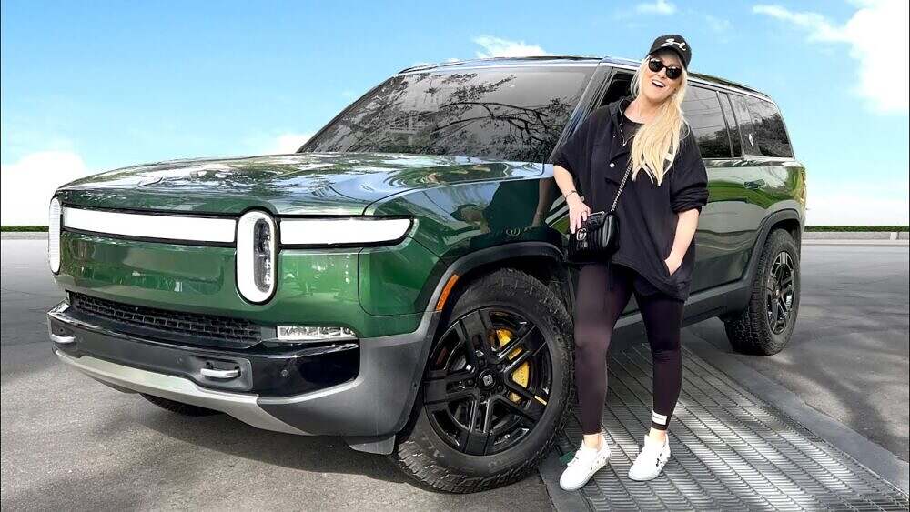 Supercar Blondie Gets a Walkaround Tour of the Rivian R1S