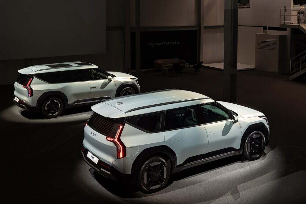 2024 EV9 dual sunroof option