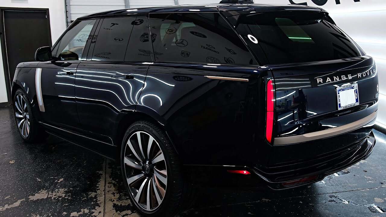 Faites une visite guidée du SUV Range Rover SV