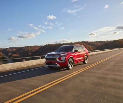 Mitsubishi Outlander SUV red