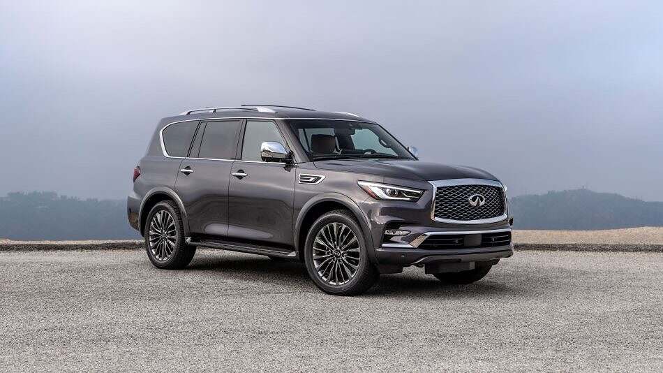 Infiniti QX80 à l'extérieur