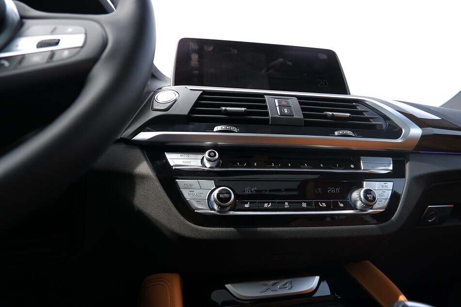 bmw dash