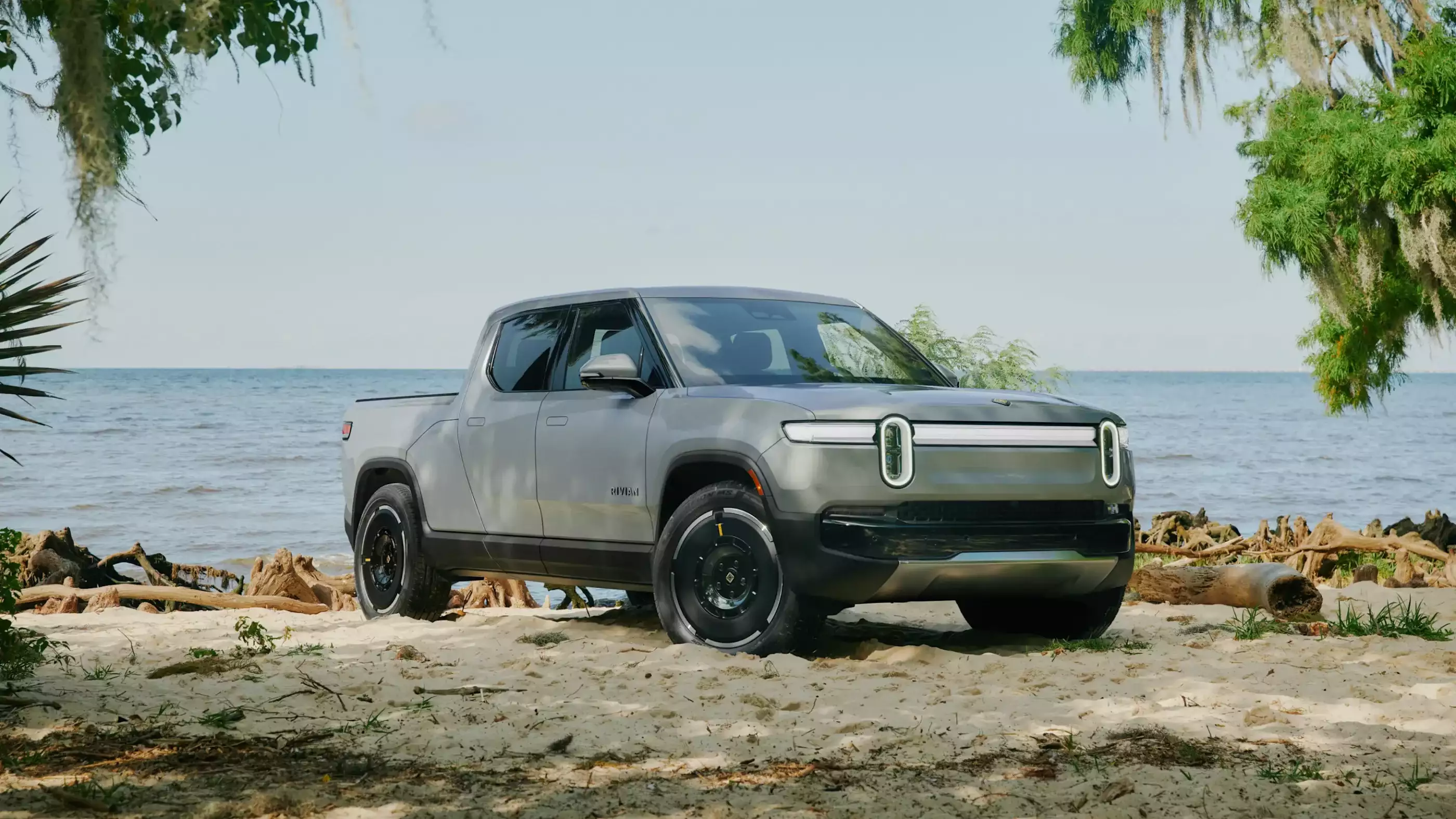 2024 Rivian R1T Dual Max outside